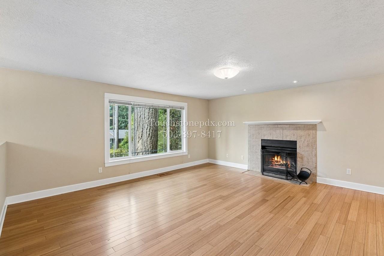 2791 Warwick St - Photo 6 of 43