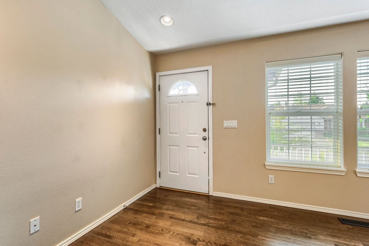15084 Persimmon Way - Photo 4 of 29
