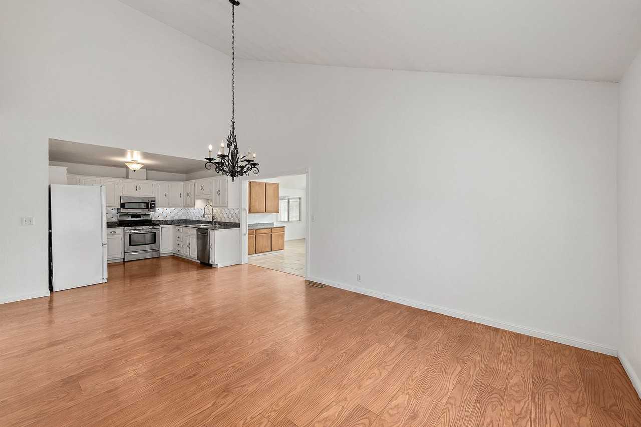 3012 Cherry Ave - Photo 7 of 22
