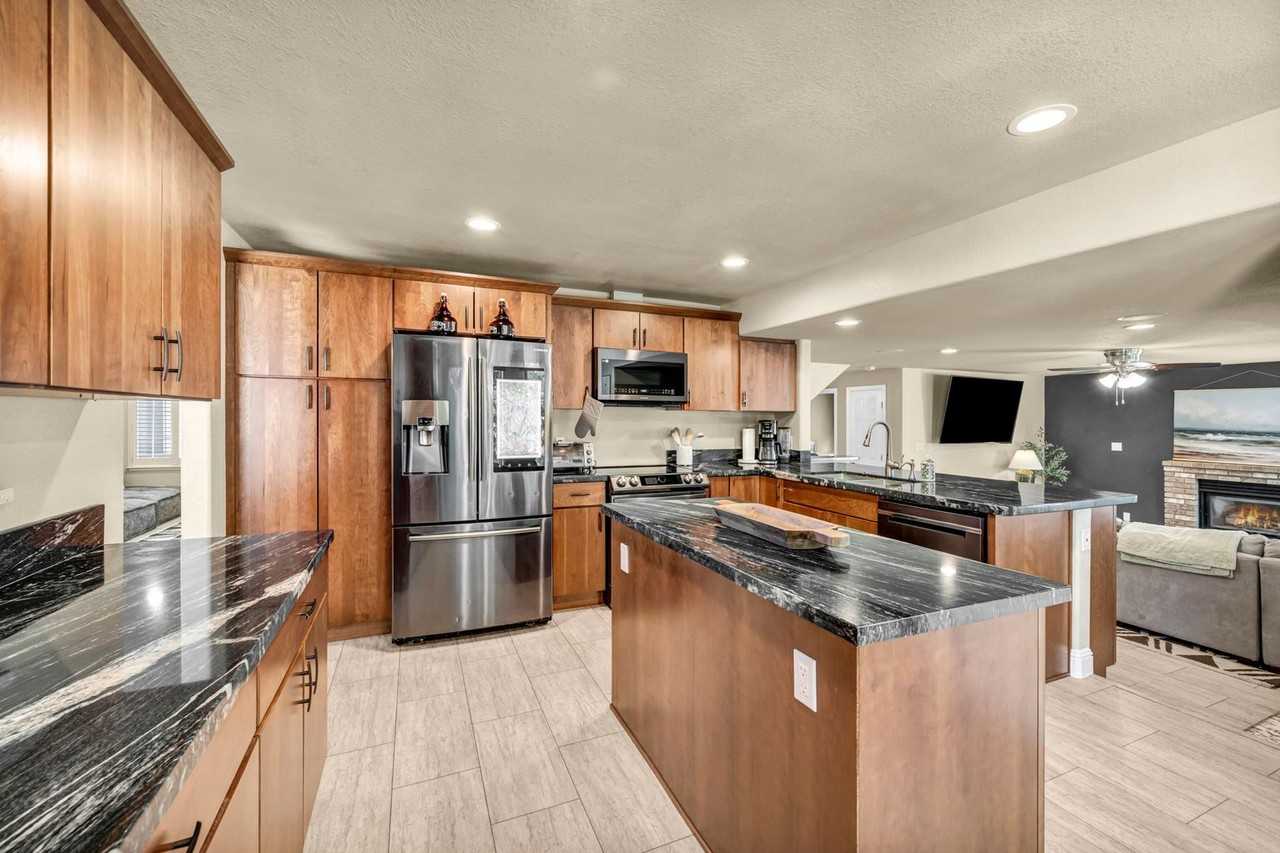 5045 Pradera St - Photo 4 of 50