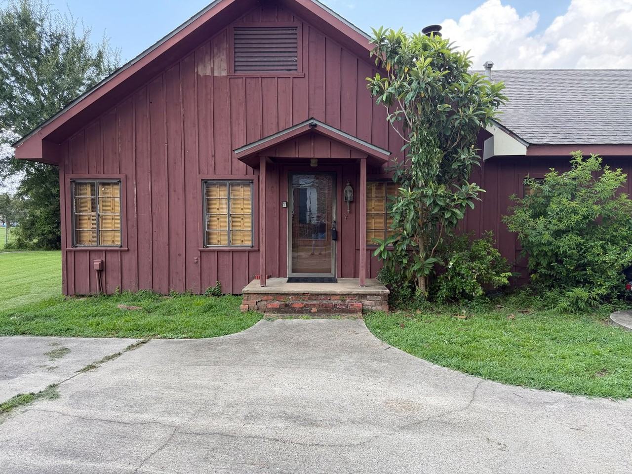 3024 Henderson Bayou Rd - Photo 2 of 11