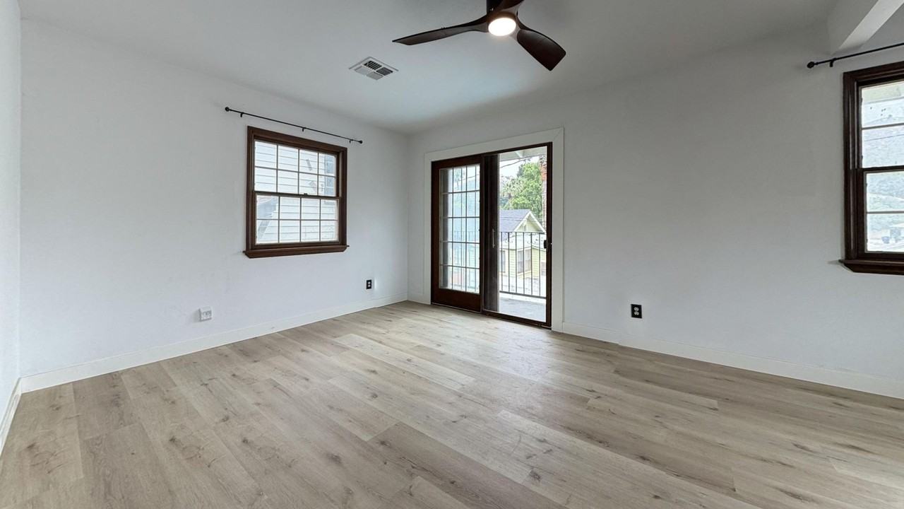 4373 12th St - Photo 5 of 30