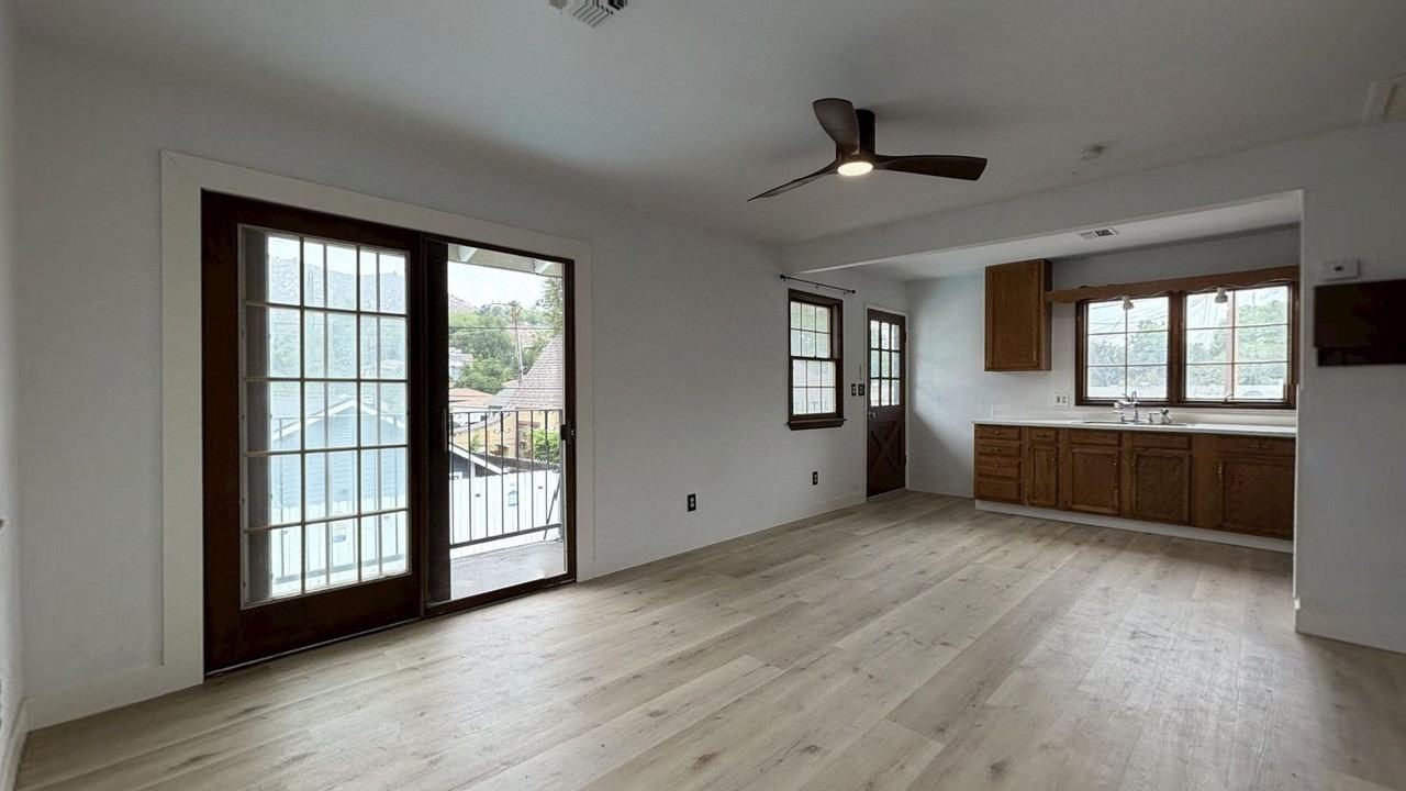 4373 12th St - Photo 6 of 30