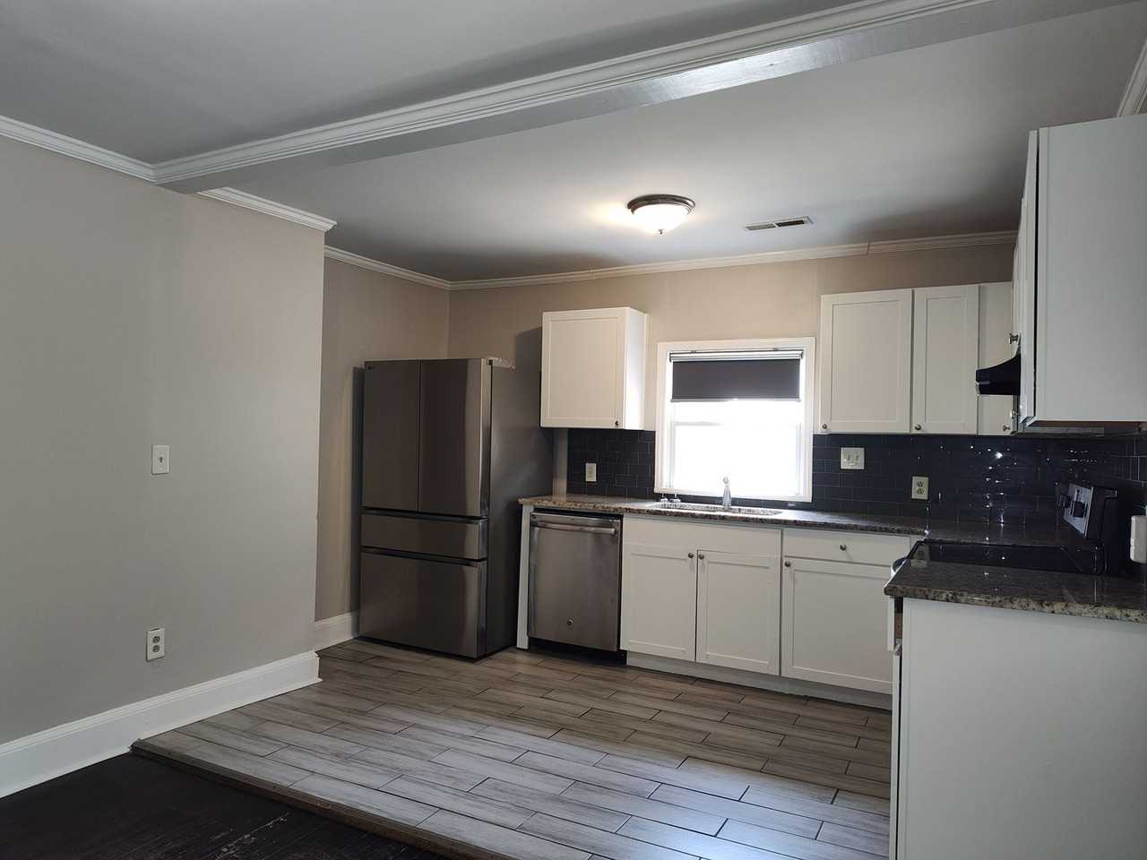 1405 Shamrock Dr - Photo 3 of 20