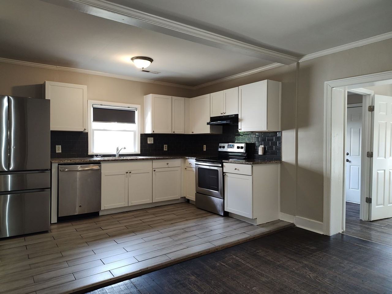 1405 Shamrock Dr - Photo 4 of 20