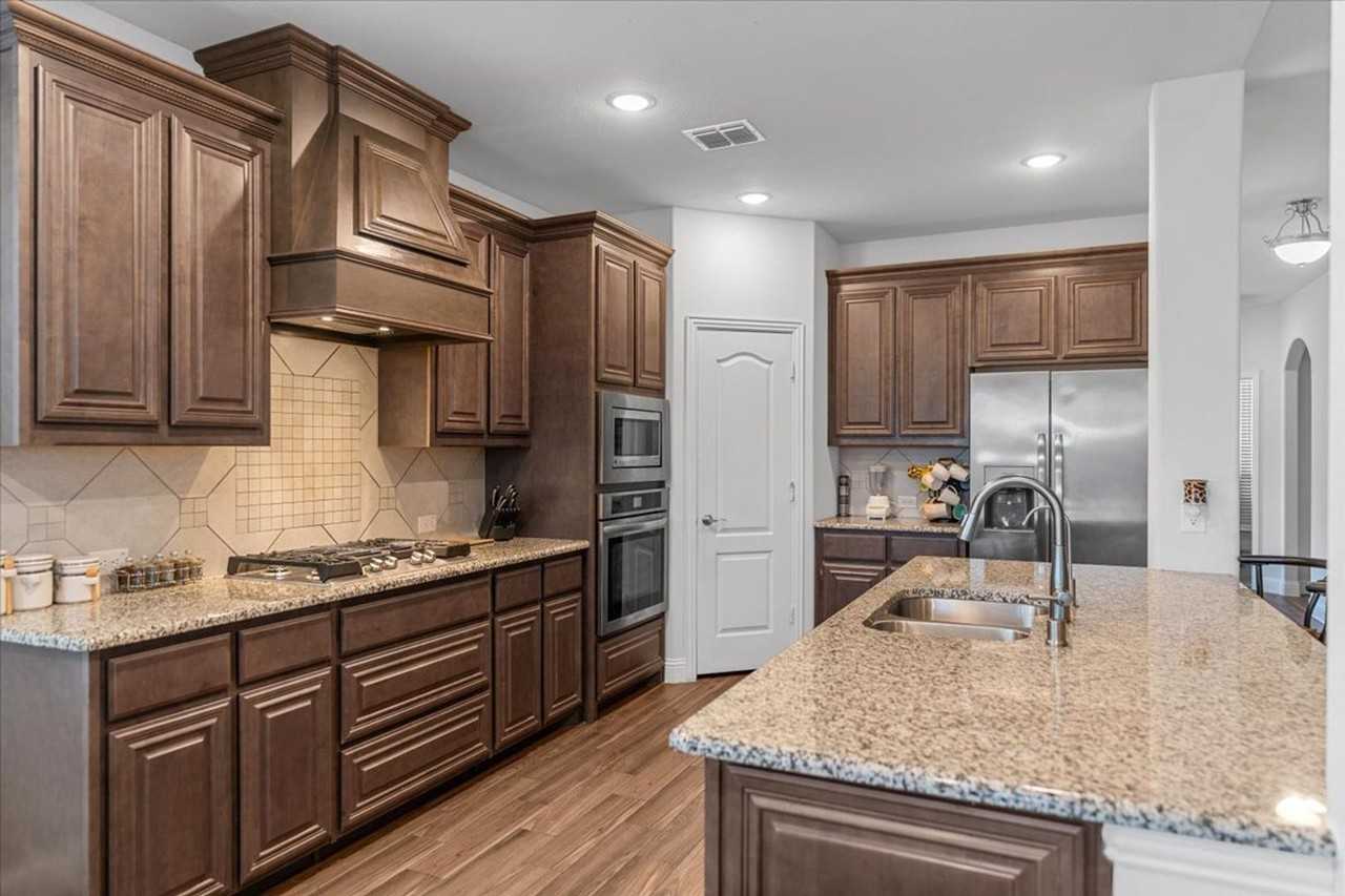 2760 Richard St - Photo 4 of 38
