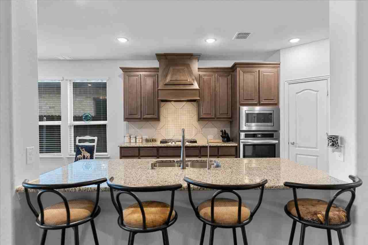 2760 Richard St - Photo 6 of 38