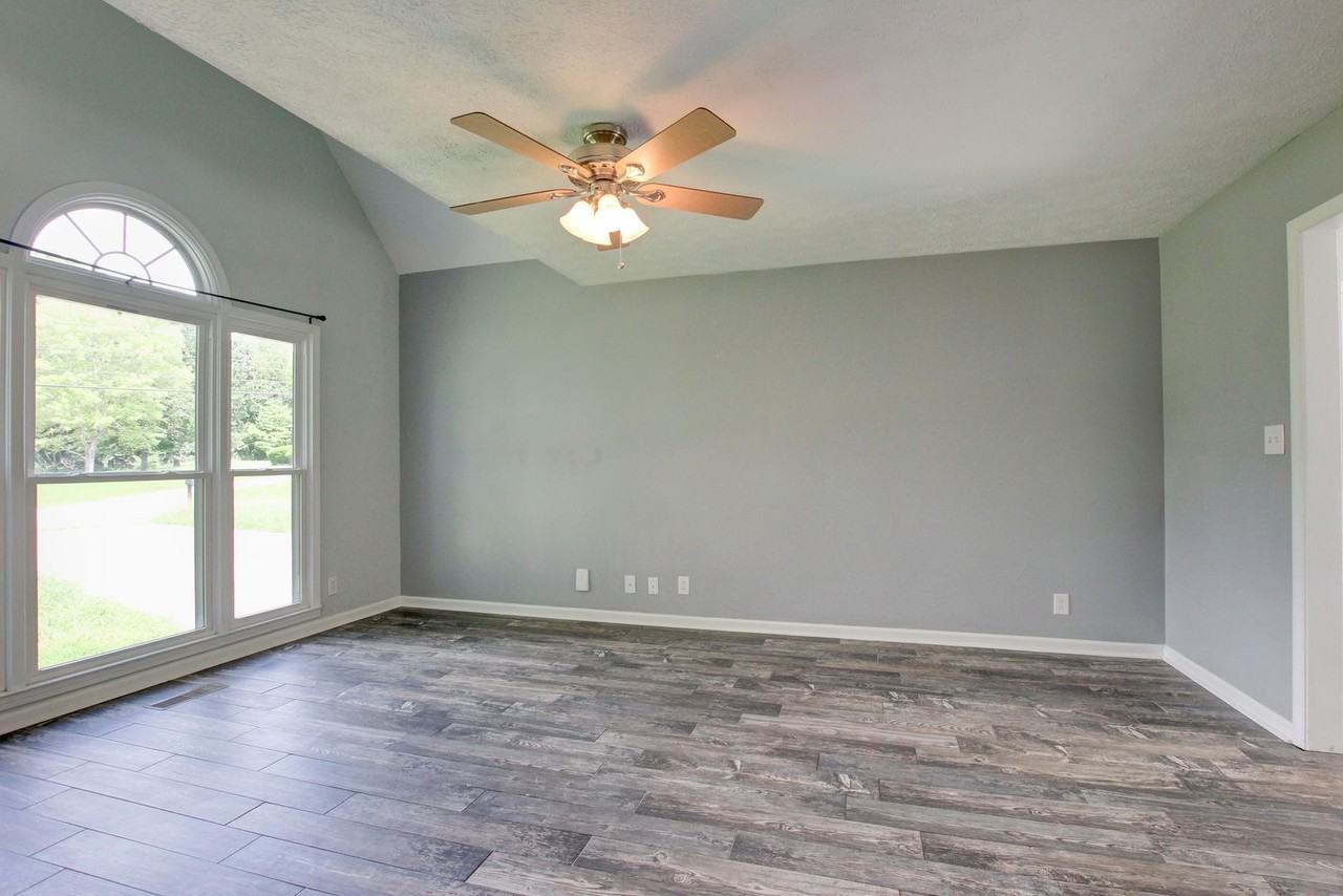 180 Kings Deer Dr - Photo 3 of 50