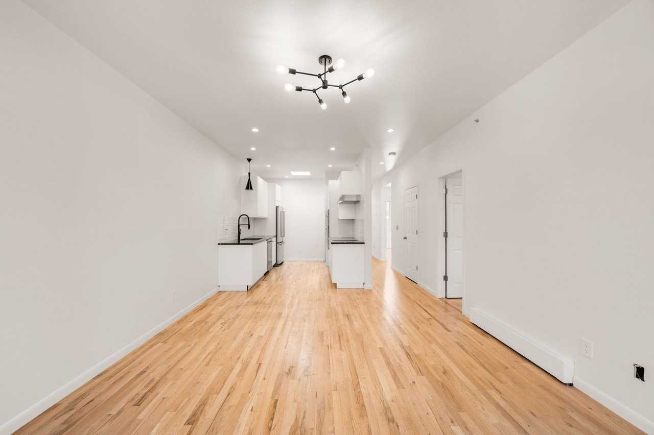 1715 15th St - Photo 2 of 23