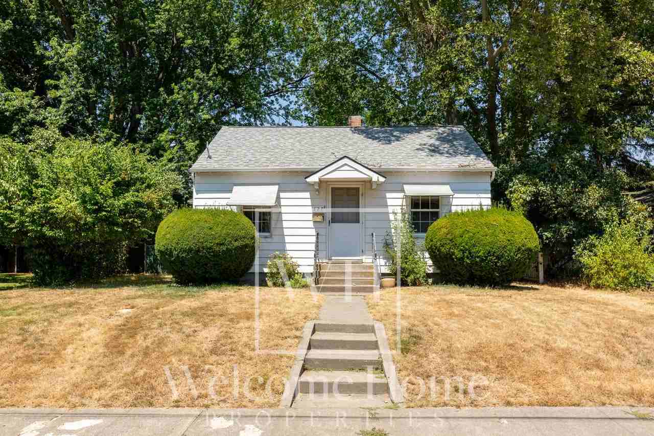 627 E Maple St - Photo 3 of 29