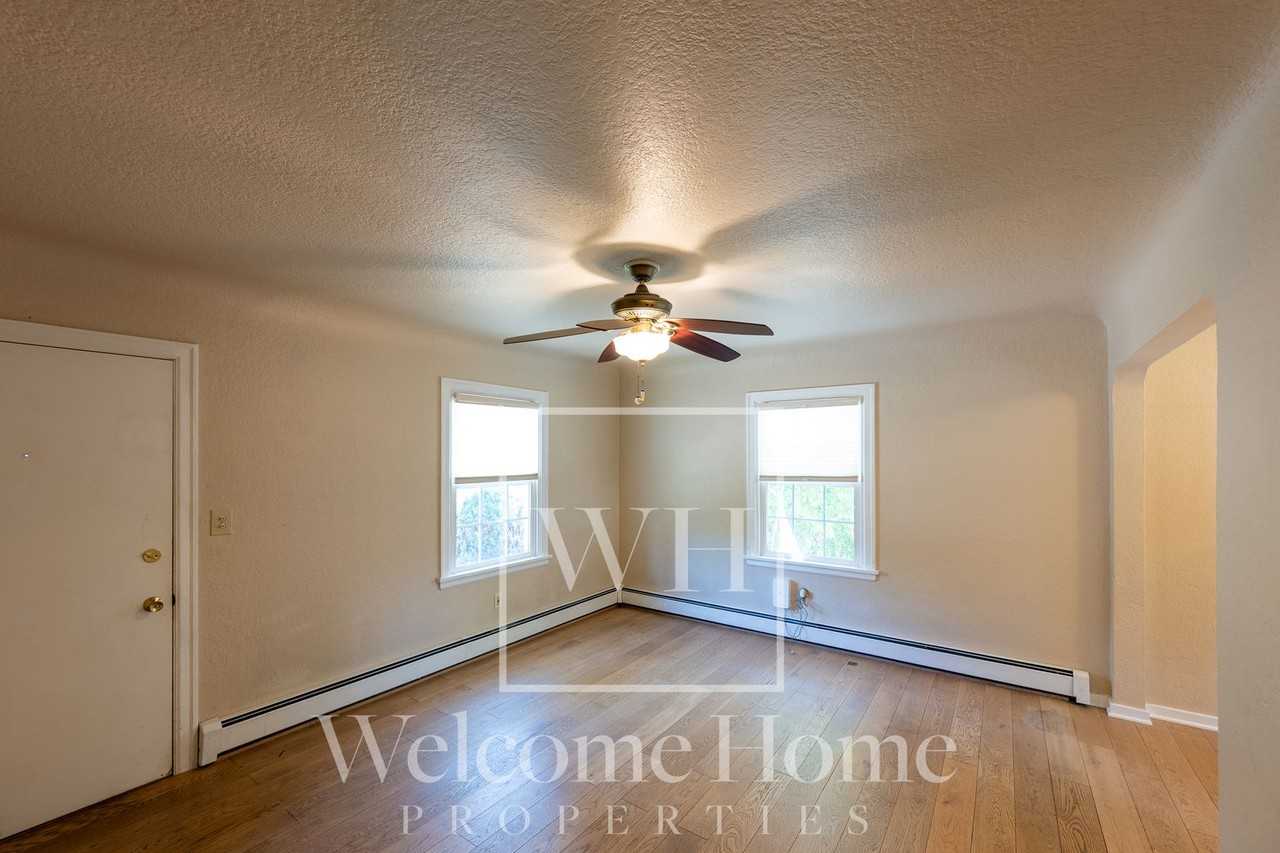 627 E Maple St - Photo 5 of 29