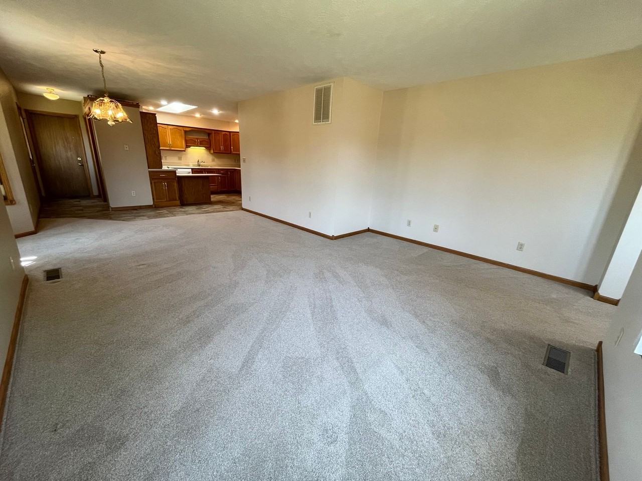 301 N Cherry St - Photo 6 of 26