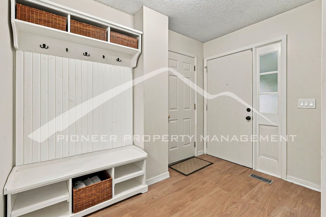 2598 S Vaughn Way #B - Photo 3 of 27