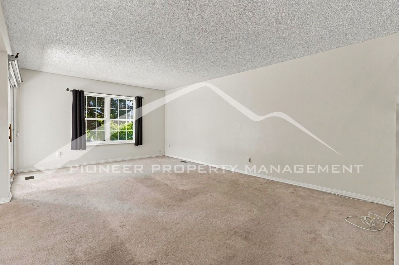 2598 S Vaughn Way #B - Photo 4 of 27