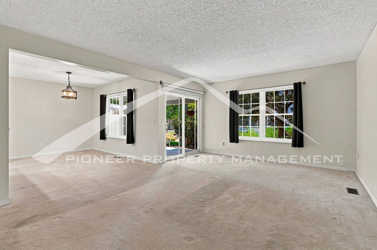 2598 S Vaughn Way #B - Photo 5 of 27