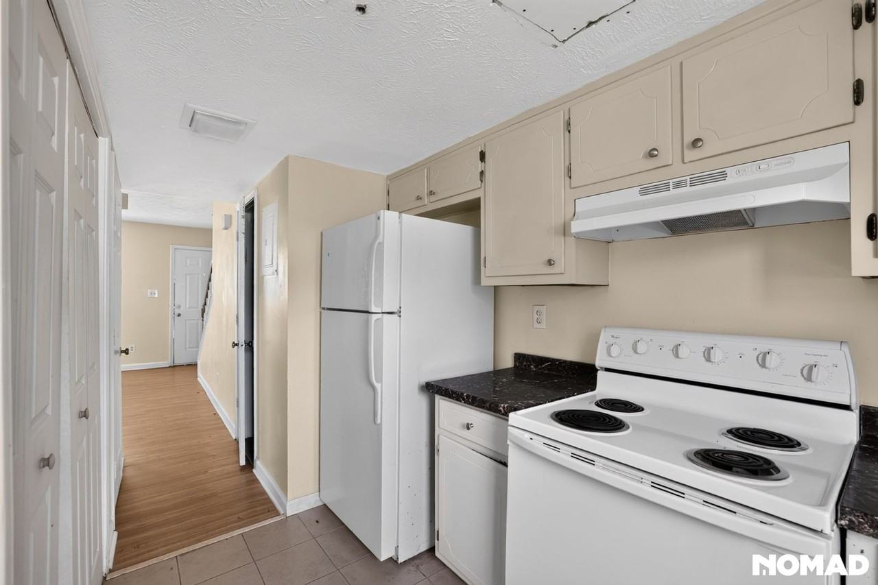 1028 Jeanette Ln - Photo 4 of 32