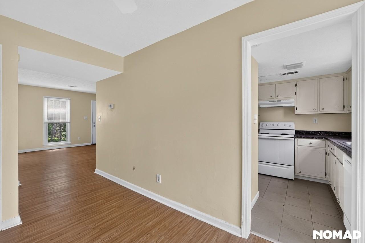 1028 Jeanette Ln - Photo 5 of 32
