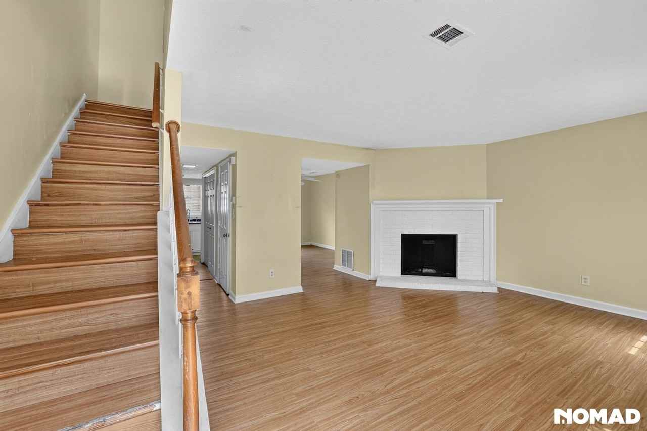 1028 Jeanette Ln - Photo 7 of 32