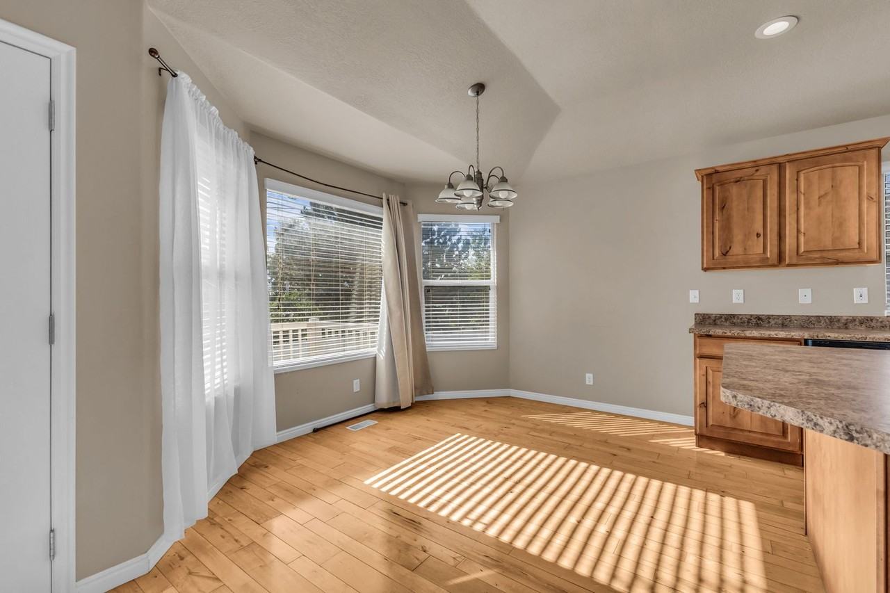 574 E 200 N - Photo 6 of 24