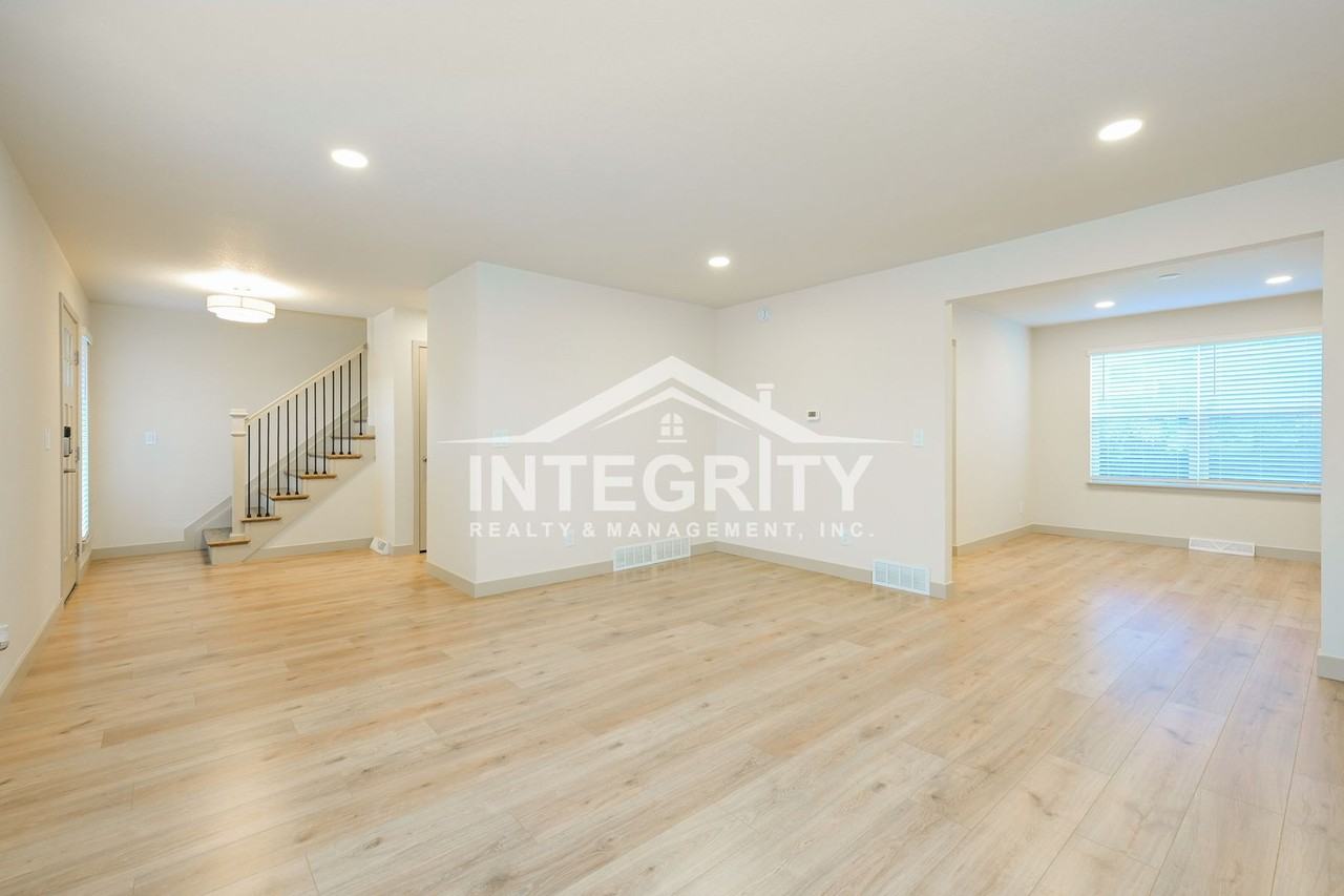6475 W Kingsley Ave - Photo 7 of 31