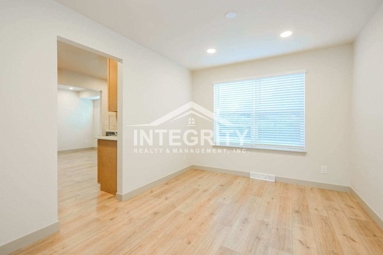 6475 W Kingsley Ave - Photo 7 of 31
