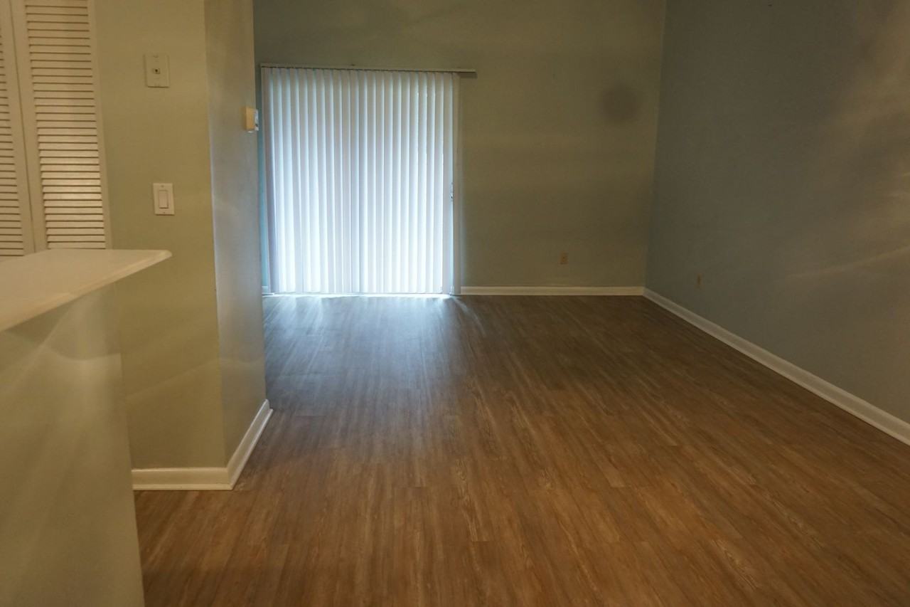 5492 Pinehaven Ct - Photo 2 of 13