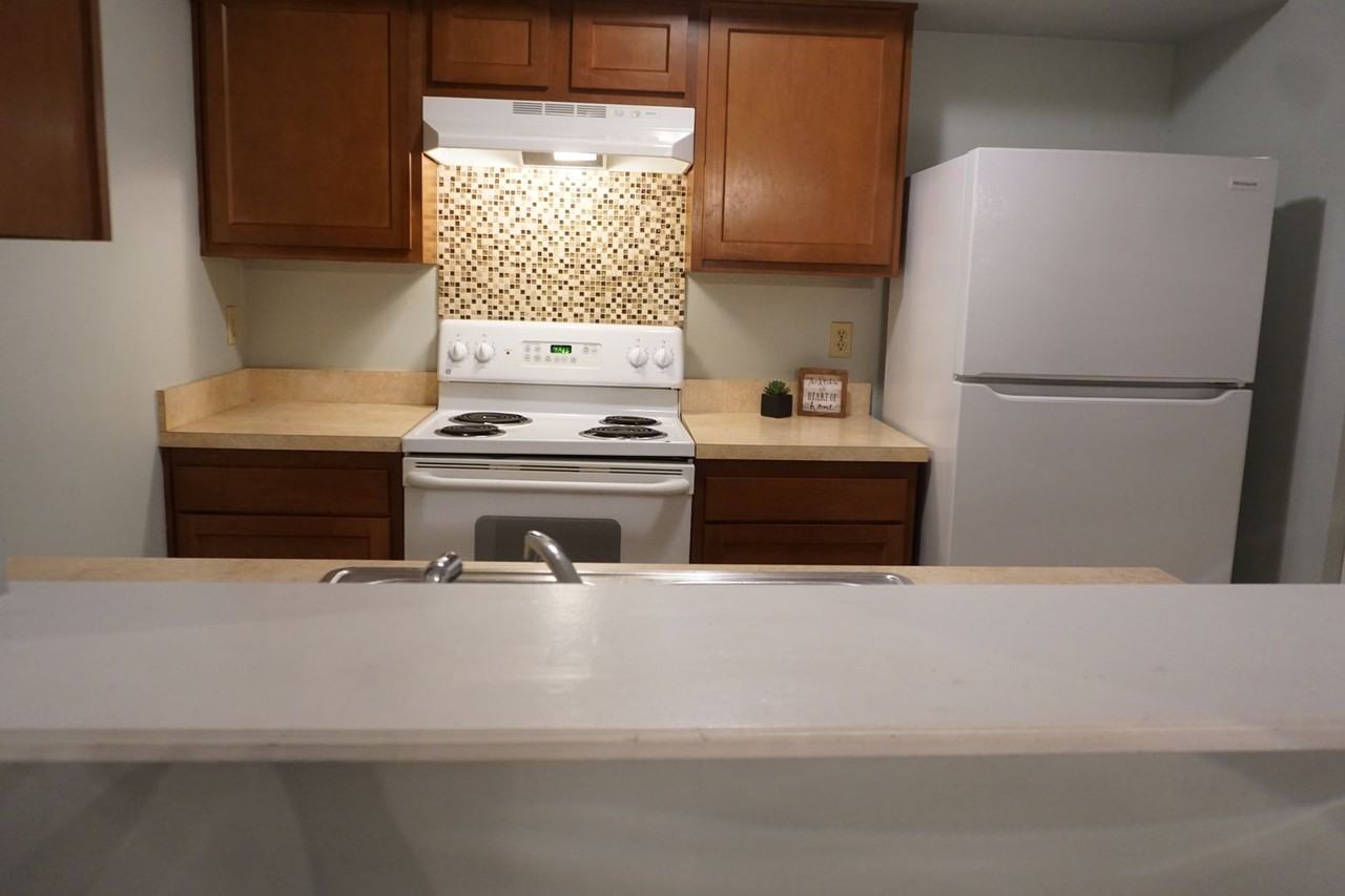 5492 Pinehaven Ct - Photo 3 of 13