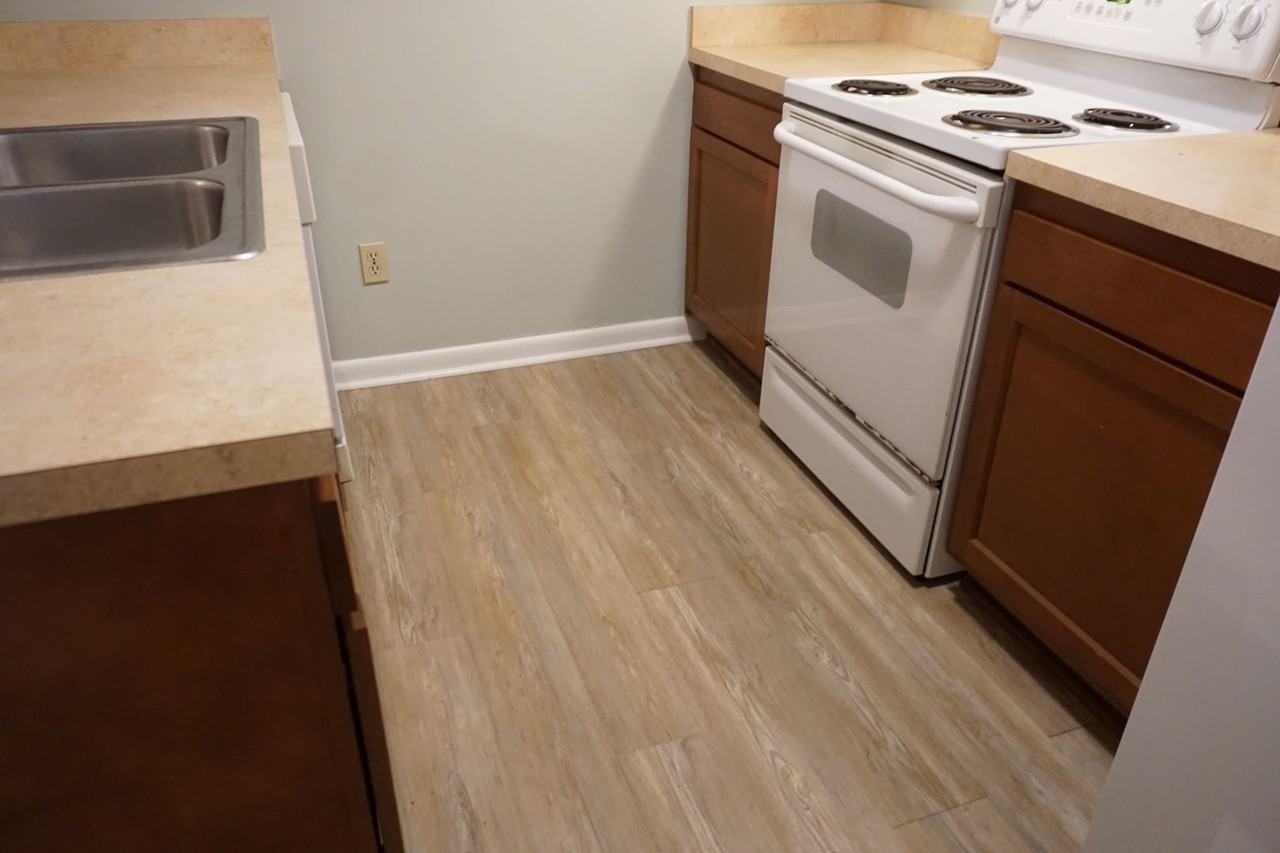 5492 Pinehaven Ct - Photo 4 of 13