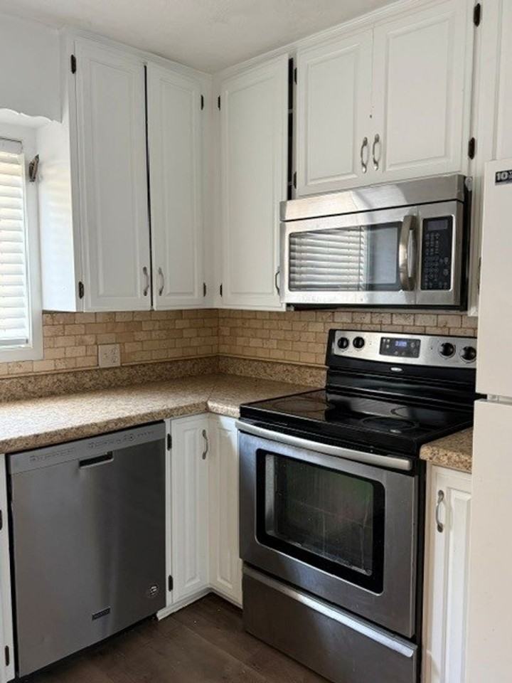 1690 Longview Way Nw - Photo 2 of 9
