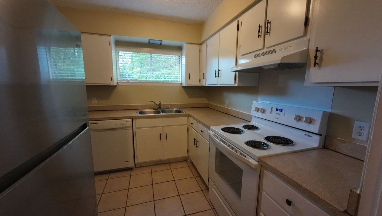 6527 Old Shell Rd - Photo 4 of 24