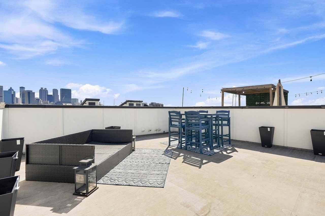 285 Castleberry Hill Walk Sw - Photo 3 of 37