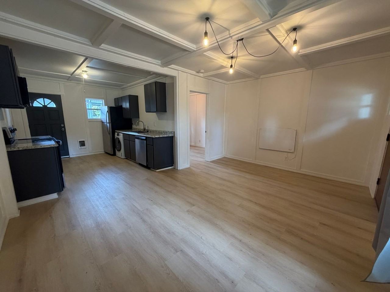 595 581, 585, 595 Highland Ave NE ##585 - Photo 2 of 9