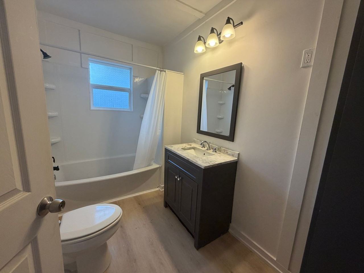 595 581, 585, 595 Highland Ave NE ##585 - Photo 7 of 9