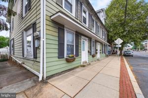 featured image of 128 E Main St
