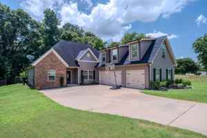 featured image of 115 Cypress Pl