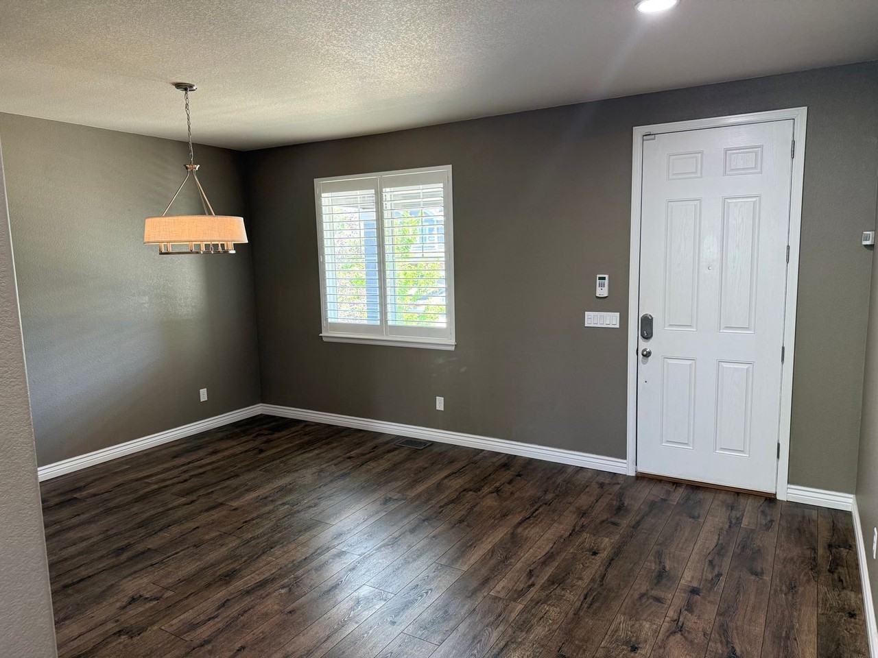 25084 E Pinewood Pl - Photo 2 of 27