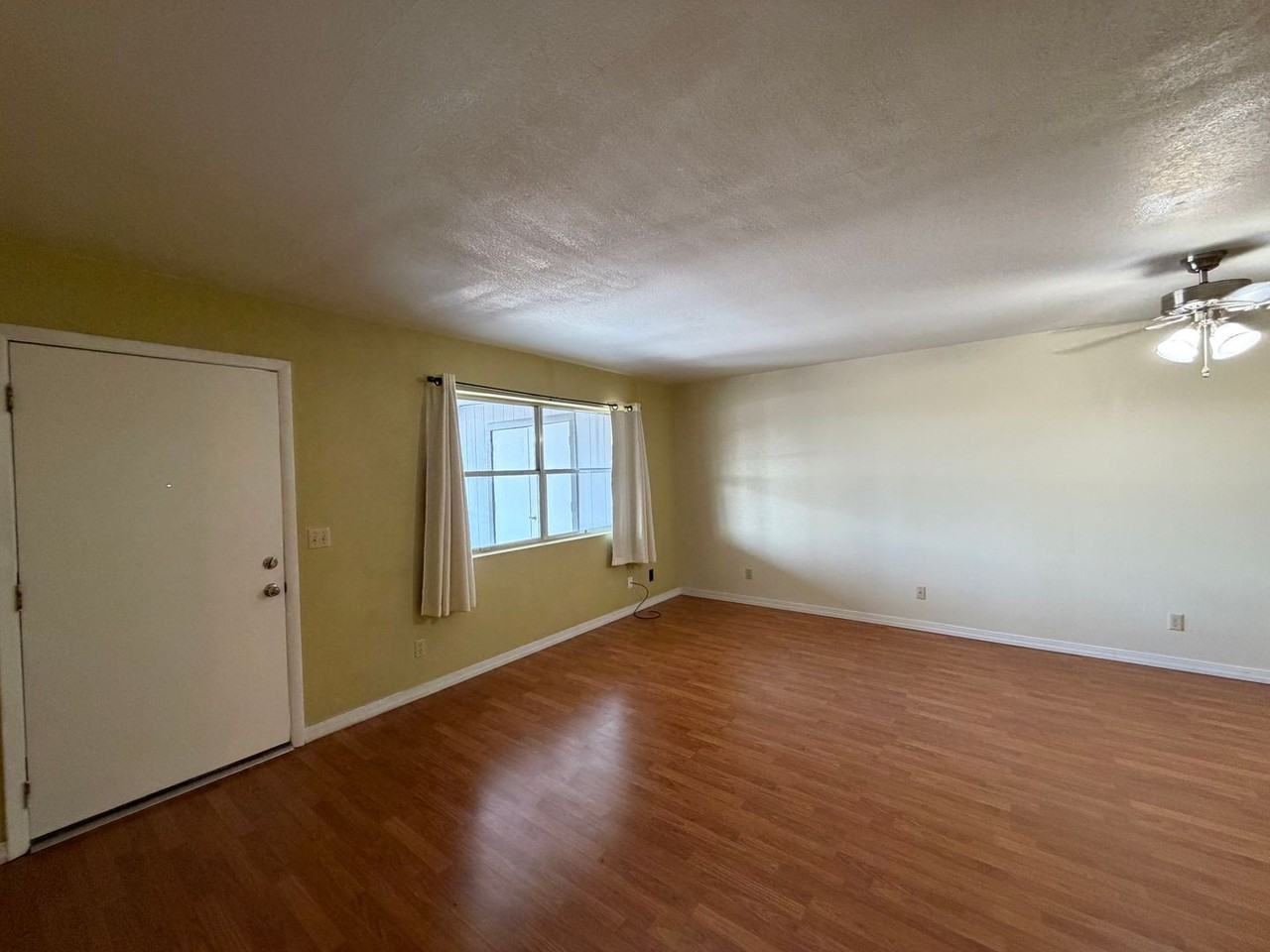 1944 Acoma Blvd W - Photo 2 of 20