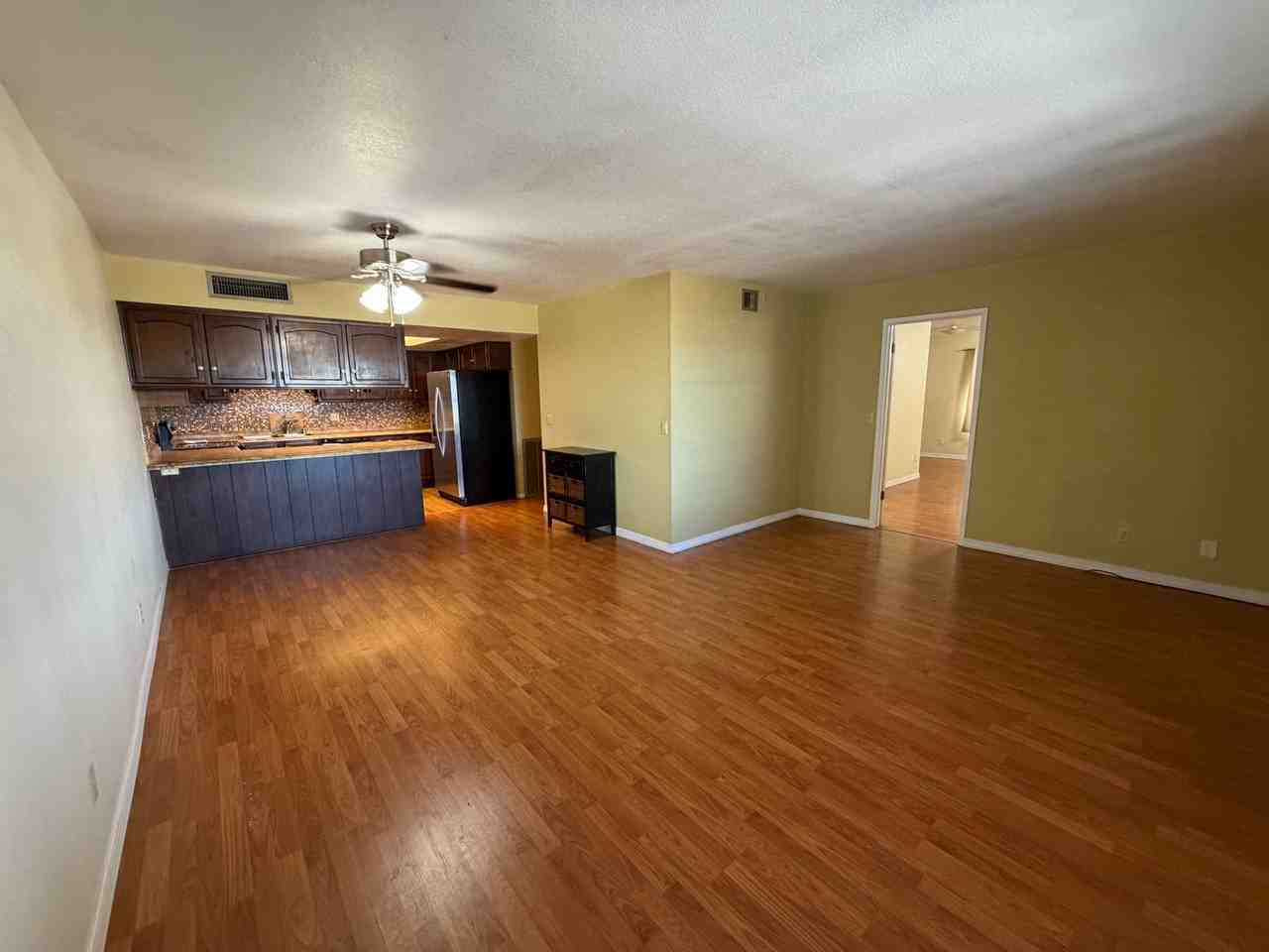 1944 Acoma Blvd W - Photo 3 of 20