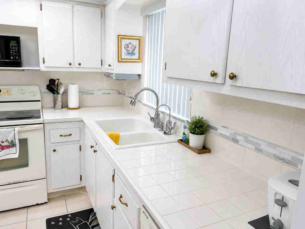 4575 Cove Cir #506 - Photo 4 of 11