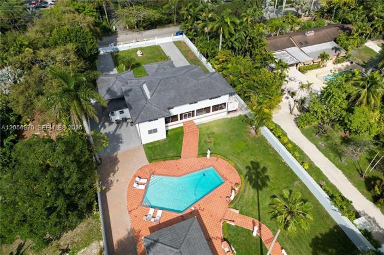 12040 Sw 43rd St #12040 - Photo 4 of 50