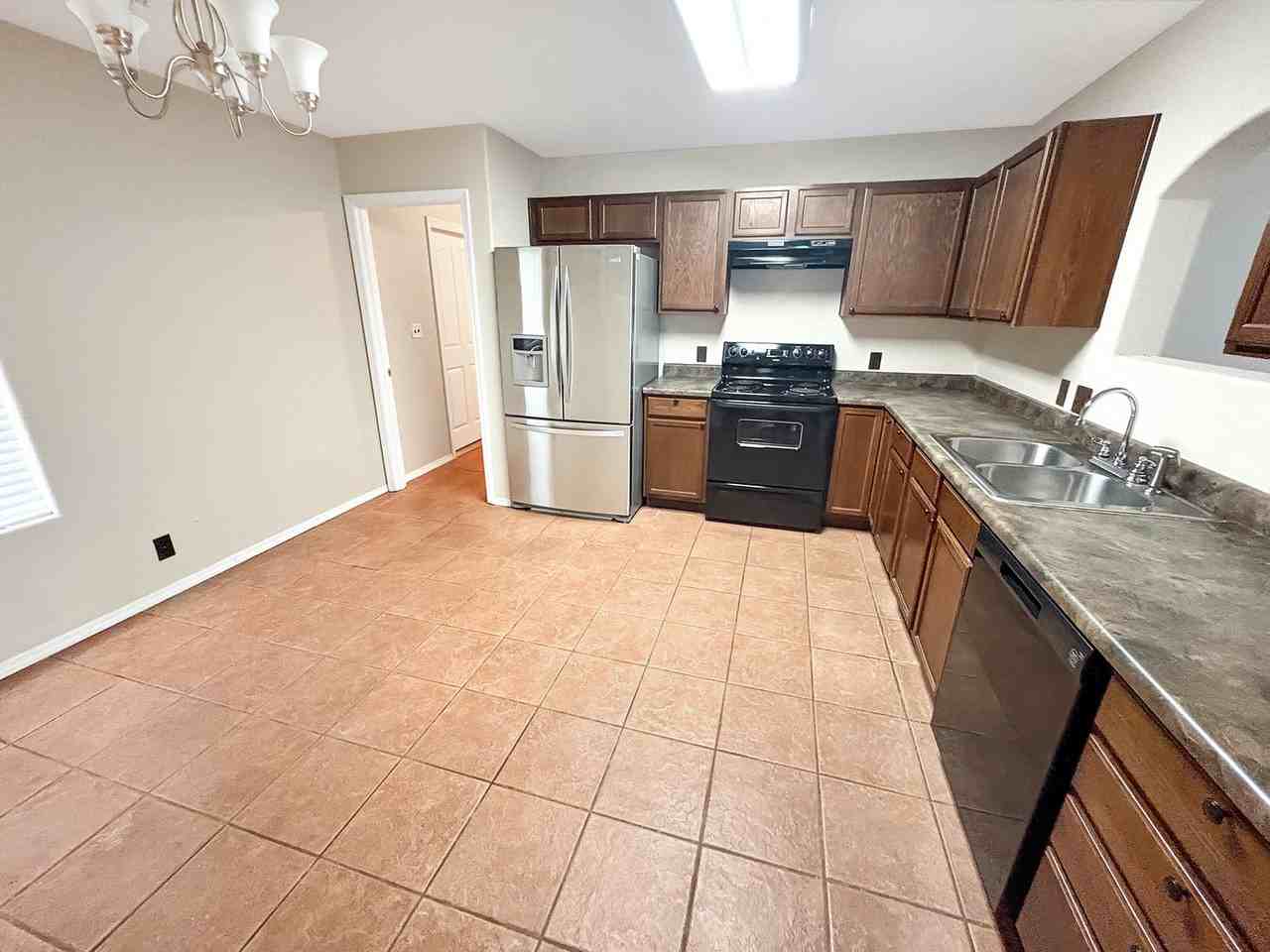 1603 Marquis Ln - Photo 3 of 9