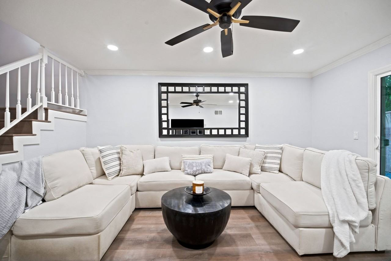 6767 Pheasant Ln - Photo 3 of 16