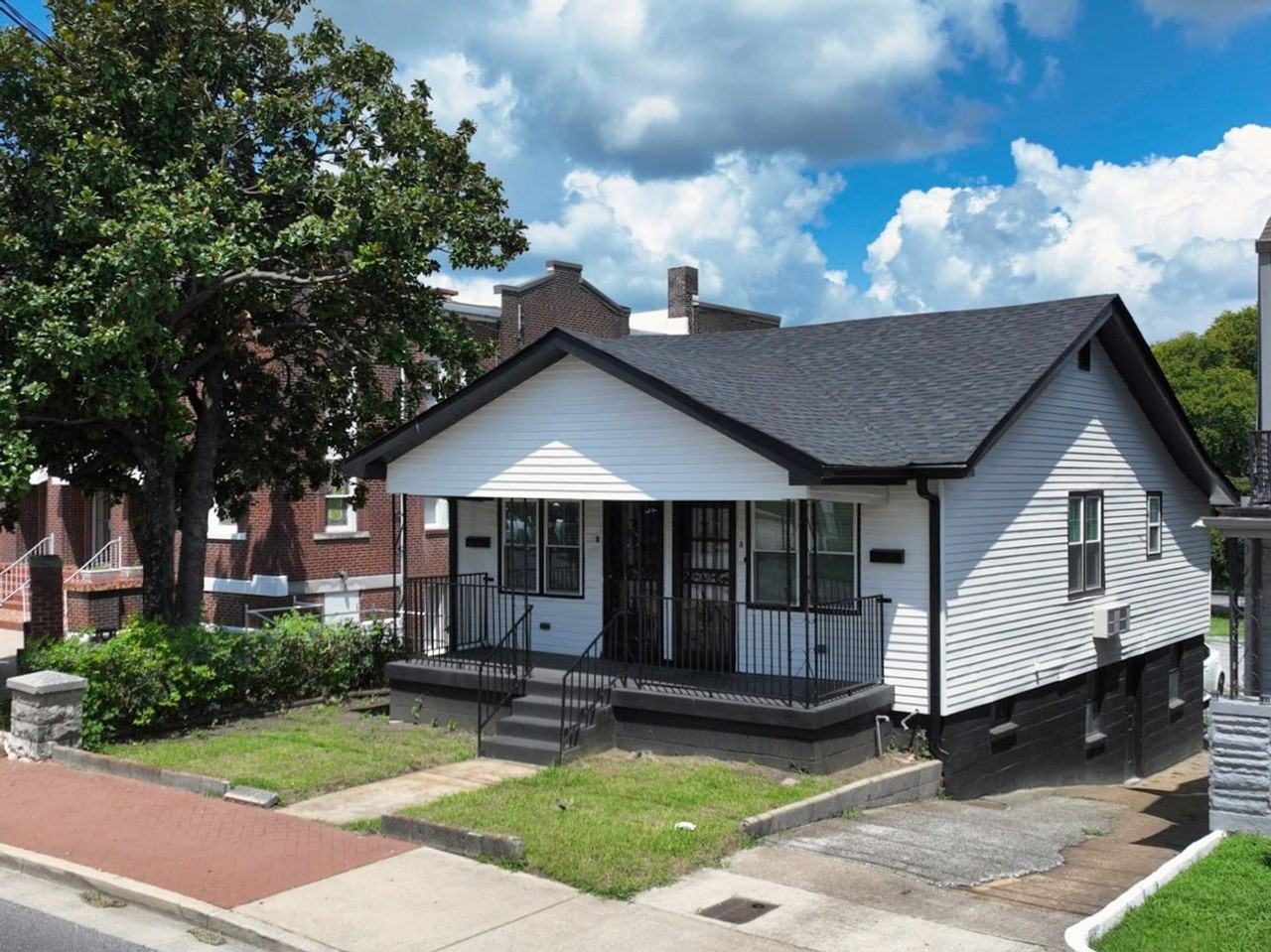 1406 Jefferson St #B - Photo 2 of 22