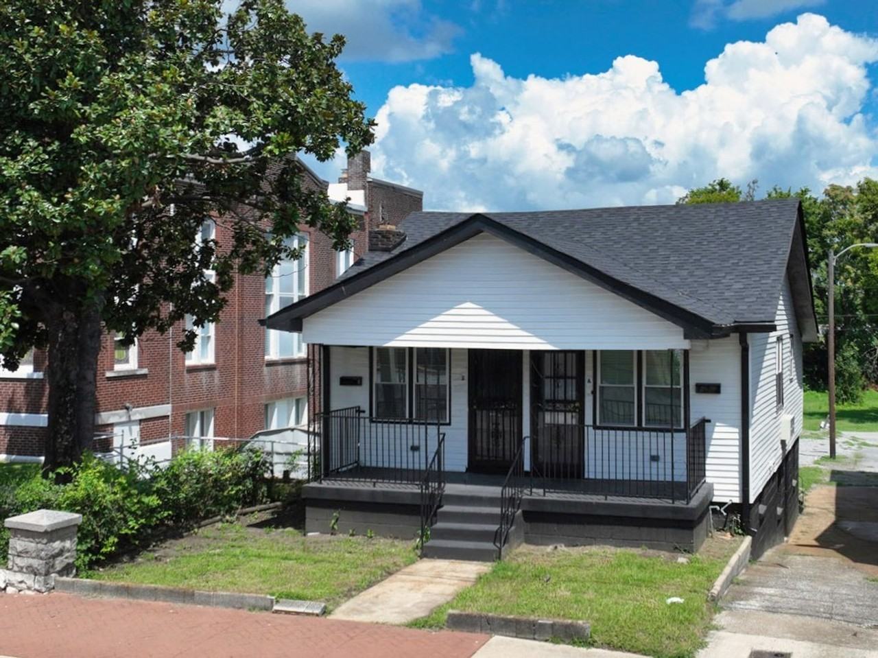 1406 Jefferson St #B - Photo 3 of 22