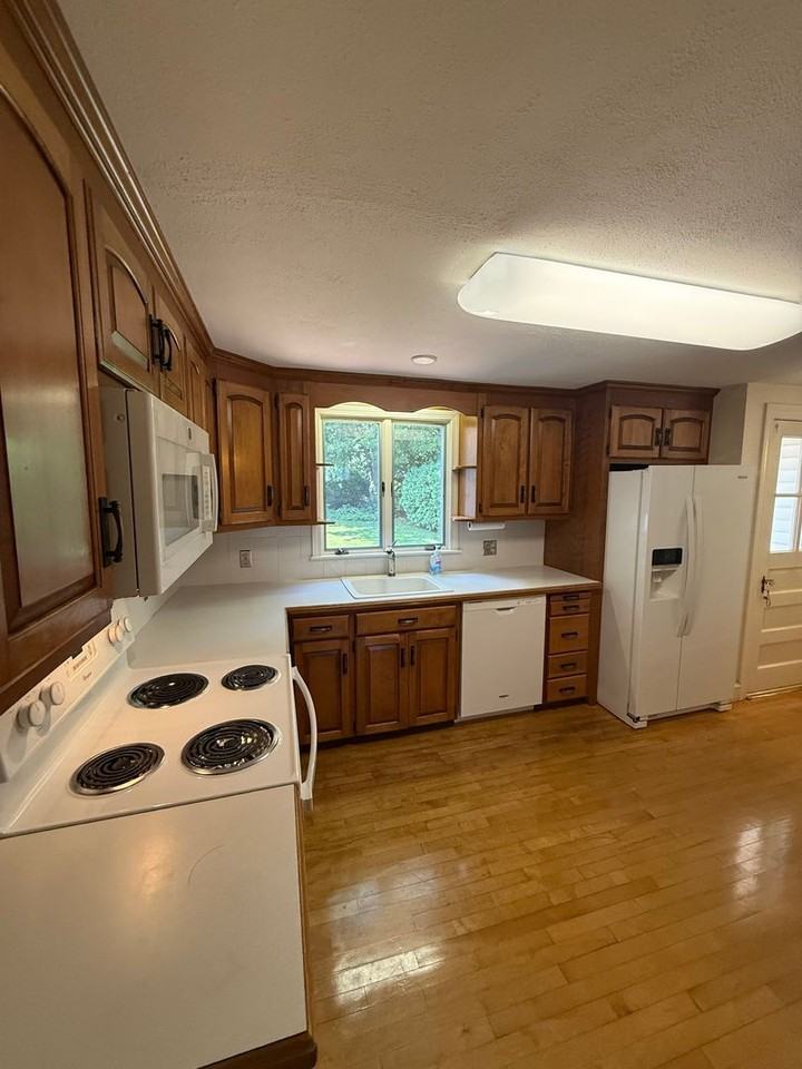 101 Brunswick Ave - Photo 7 of 23