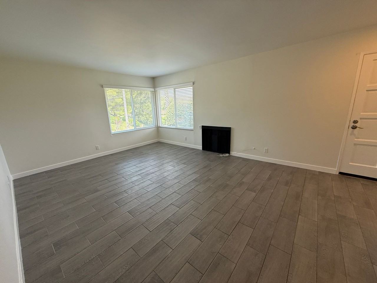 26180 Rainbow Glen Dr - Photo 5 of 25