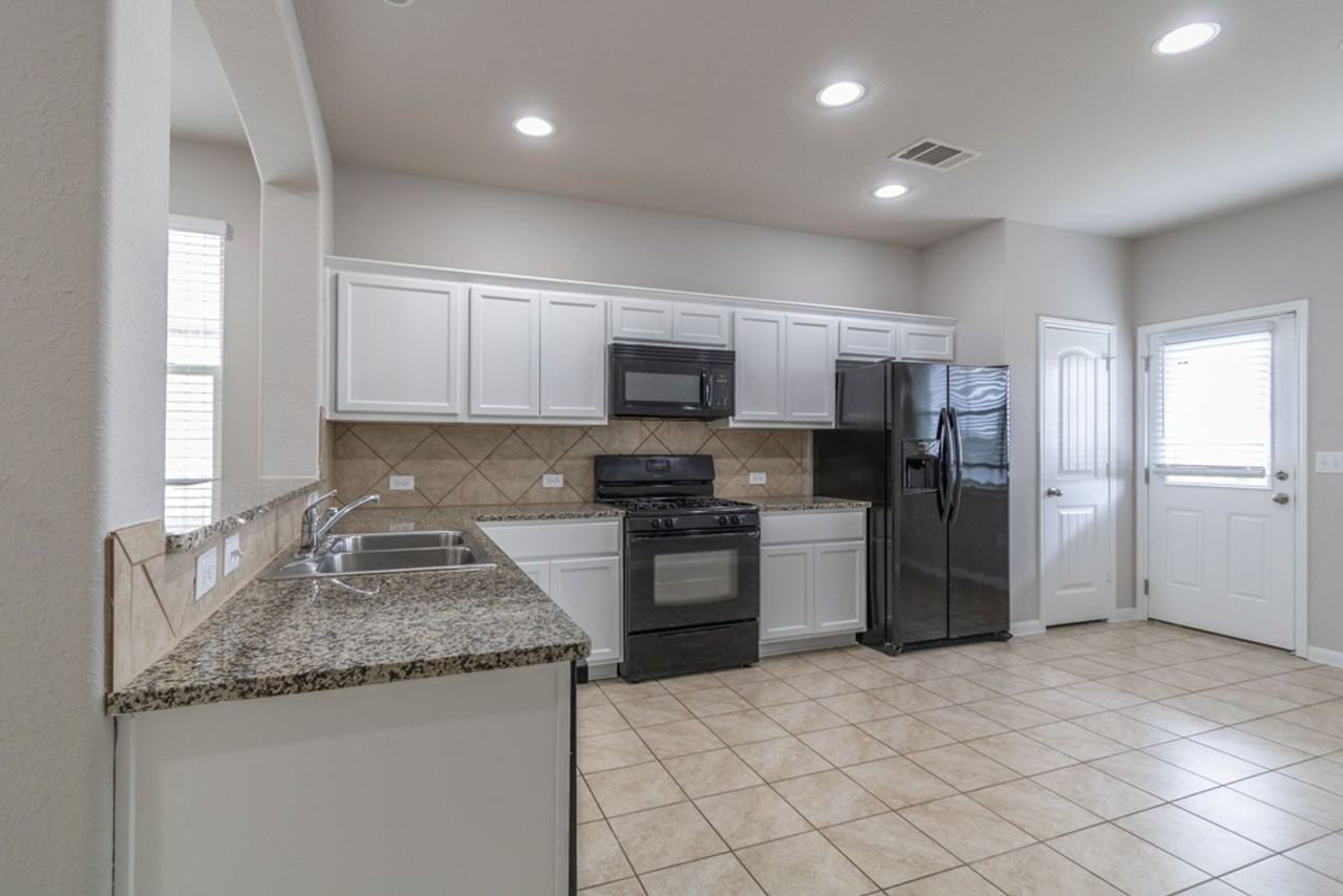 2880 Donnell Dr #4101 - Photo 4 of 32