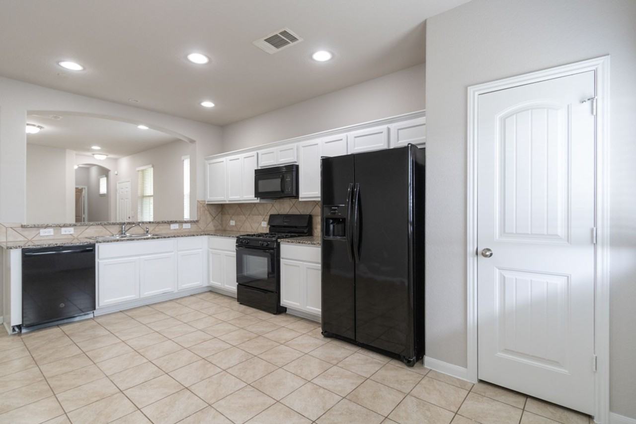 2880 Donnell Dr #4101 - Photo 5 of 32