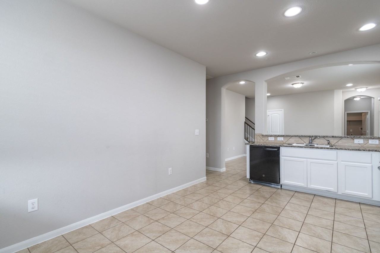 2880 Donnell Dr #4101 - Photo 6 of 32