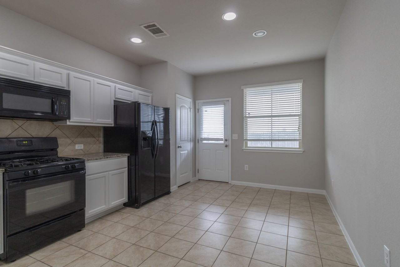 2880 Donnell Dr #4101 - Photo 7 of 32